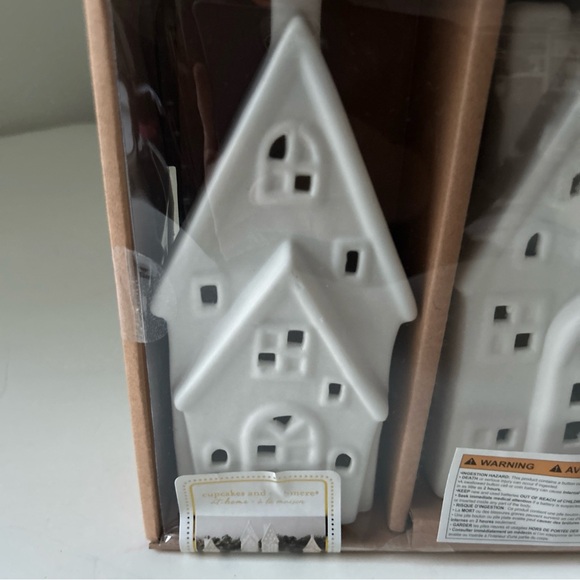 New Christmas Village Set of 2 - Picture 5 of 12